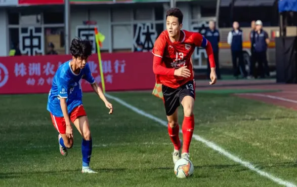 兰文瑾：车间员工与绿茵队长的湘超情缘