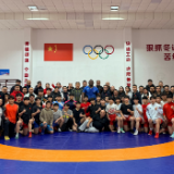 古巴摔跤传奇来湘授课 湖南小将：见到“活着的传奇”，浑身是劲！