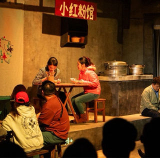 沉浸式街区戏剧《长沙》“五一”火爆加场，集市烟火点燃观众热情