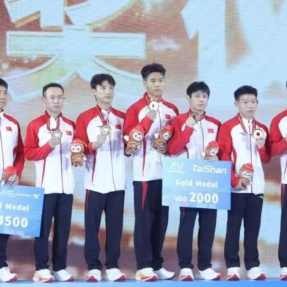中国体操男团亚锦赛强势“复仇”日本,张博恒全能夺冠、刘洋双杠预赛第一