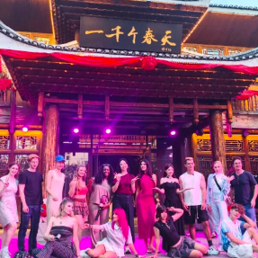 被福地怀化圈粉!外国博主:后悔没早来