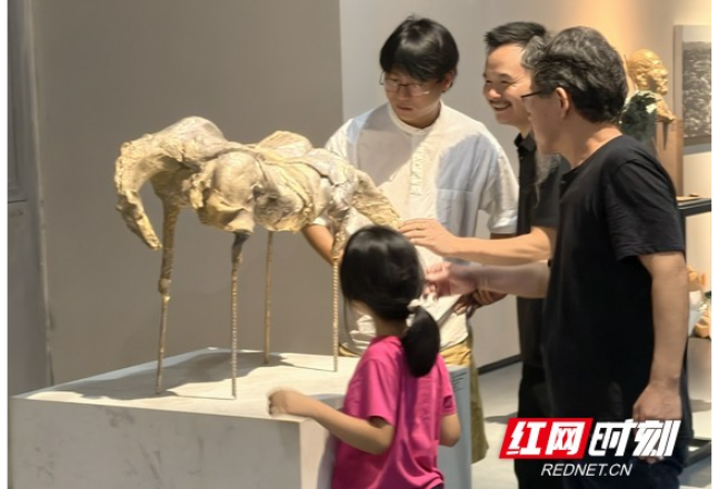 一场跨越语言与文化的“人·牲”对话——西蒙·科冈与罗湘科雕塑作品展长沙开幕