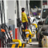 汽油、柴油价重返五元时代！加满一箱92号油少花40元