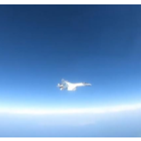 俄战斗机对美军侦察机进行伴飞