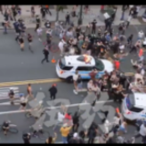 抗议现场暴力执法 这就是特朗普点赞的美国警察