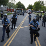 警察不当执法事件发酵，多方呼吁拜登选非洲裔女性为竞选搭档