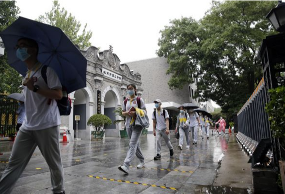 美学者撰文赞中国抗疫策略“取得双赢”