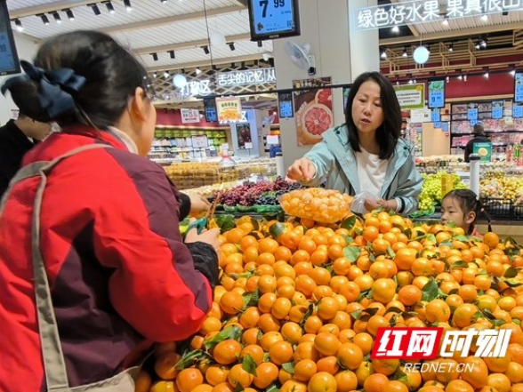 橘黄蟹肥正当时 衡阳市民“菜篮子”秋意浓