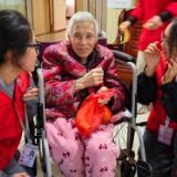 湖南交通工程学院开展“金秋暖秋阳 浓情寄桑榆”主题党日活动