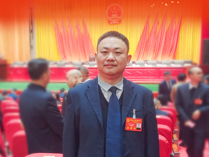 两会好声音｜衡阳市人大代表何荣辉：规范校园周边流动商贩，全力护航学生安全健康