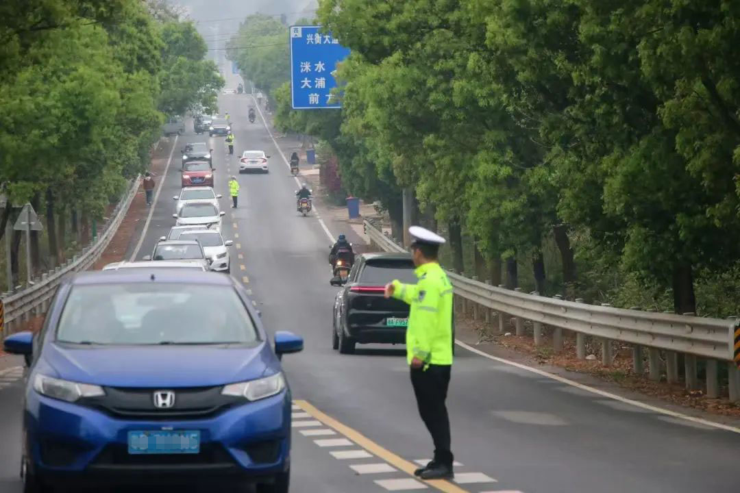 清明出行，衡阳公安交警全力保畅
