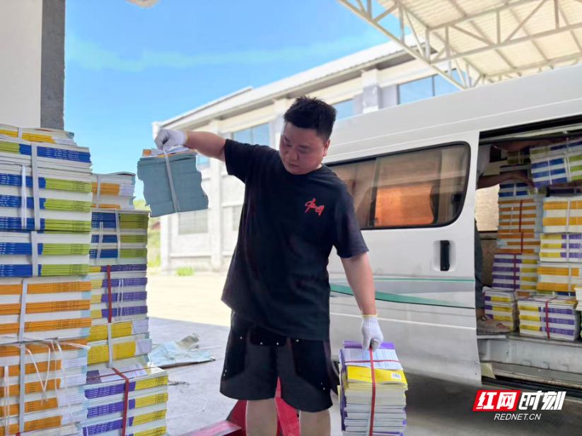 @衡阳中小学生，你的新课本已“快马加鞭”送来