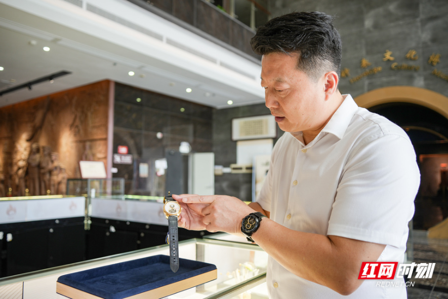 天下衡商·雁归来｜唐灵军：“表”达时间的人