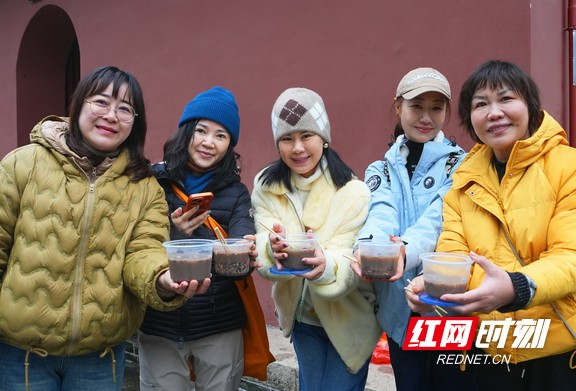 南岳：施粥送福迎腊八