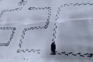 视频丨仪式感满满 湖南常德一男子雪中画“520”表白妻子