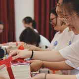 书香传递 爱心永存——娄底二中举行高三学生赠书活动