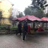 双峰城管开展校园周边环境专项治理 取缔违规占道行为30余起