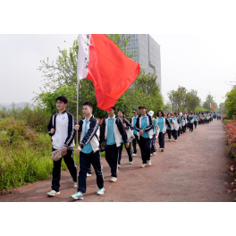 娄底一中7000余名师生重走“长征路”