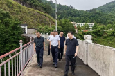 何朝晖赴娄星区督导城市运行安全和防汛工作