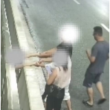 凌晨下班，新化县公安局辅警刘速勇救危难女子