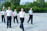 何朝晖调研中心城区基础教育工作：持续提升公办高中录取率 全力满足群众对优质教育的需求