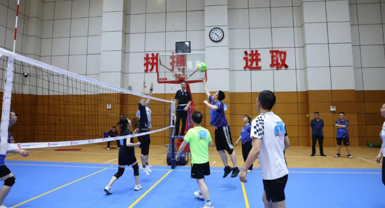 师生同场竞技 “扣响”团结强音——湖南省委党校气排球比赛圆满落幕