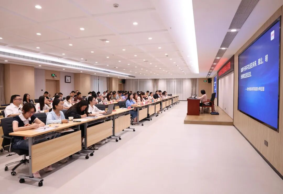 娄底市委党校在湖南省各级各类党校通讯员培训班上作经验交流