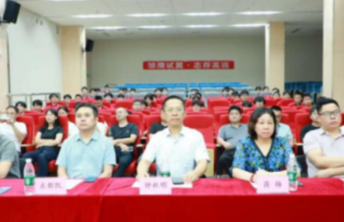 深化产教促融合 共育雏鹰助成长——湖南劳动人事职业学院与蓝思科技集团联合举办2025“雏鹰计划”订单班拜师仪式