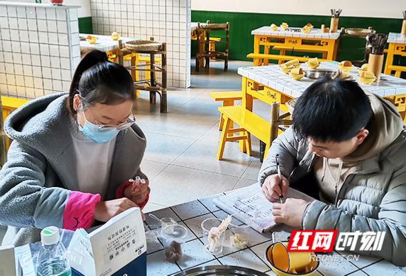 新春走基层｜一桌团圆饭健康一家人！益阳人民的“年夜饭”这样吃！