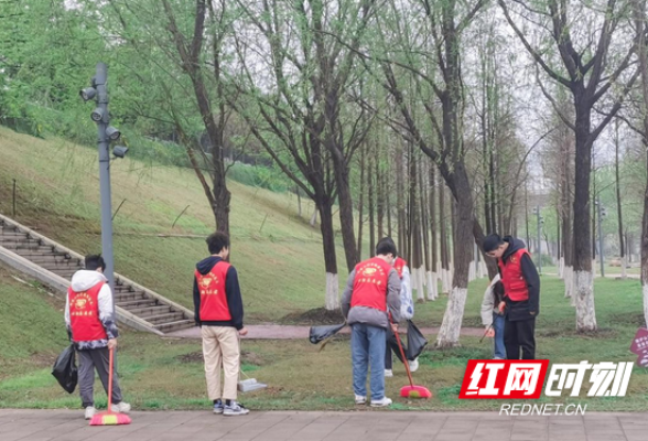  湖南交通工程学院：护碧水蓝天，追“锋”湘江行