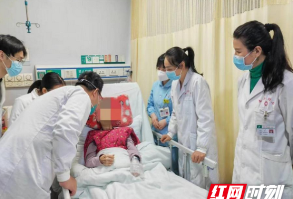 医护服务暖人心！百岁老人送锦旗致谢南华附二全科医学科医护人员