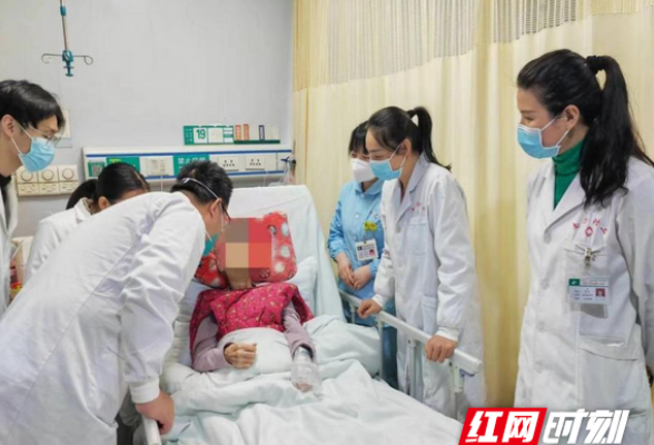 医护服务暖人心！百岁老人送锦旗致谢南华附二全科医学科医护人员