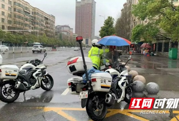 整治加装遮阳伞、僵尸车……衡阳县交警持续开展道路交通秩序整治