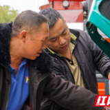 湖南祁东：备春耕 购农机