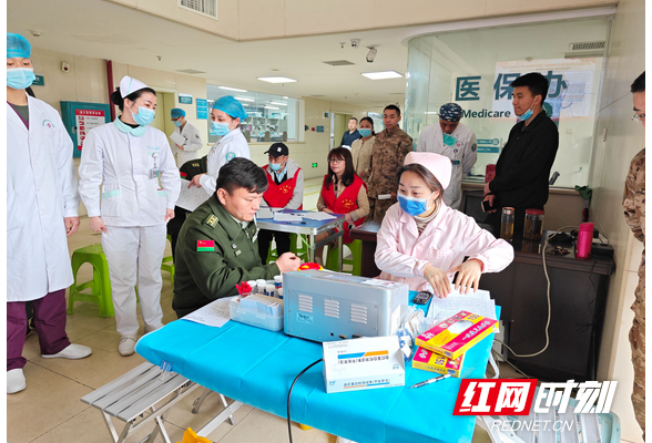 雷锋精神伴我行 解放军922医院开展无偿献血活动
