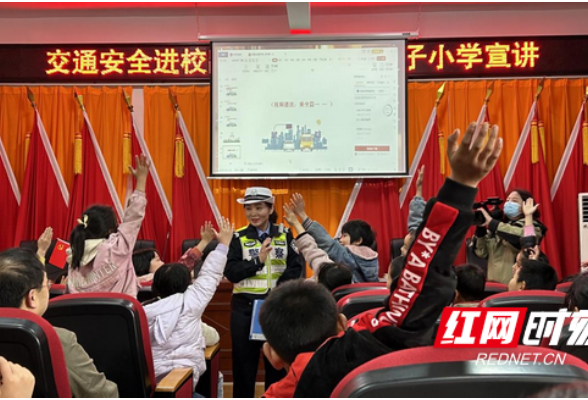 衡山交警进校园进农村 让交通安全常“驻”心间