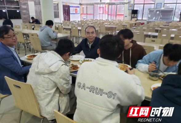 湖南环境生物职院开展食品安全大检查 守护师生“舌尖上的安全”