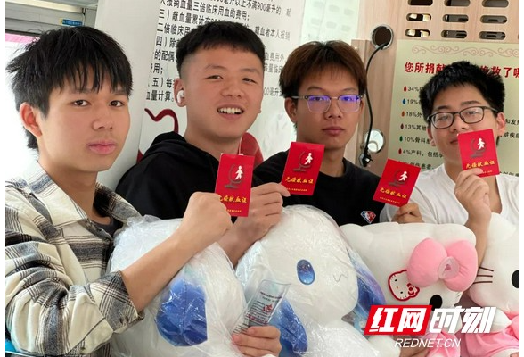 “五一”假期，爱心市民无偿献血