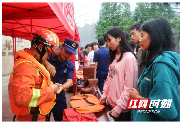 湖南财工职院举行消防疏散演练和安全知识宣讲活动