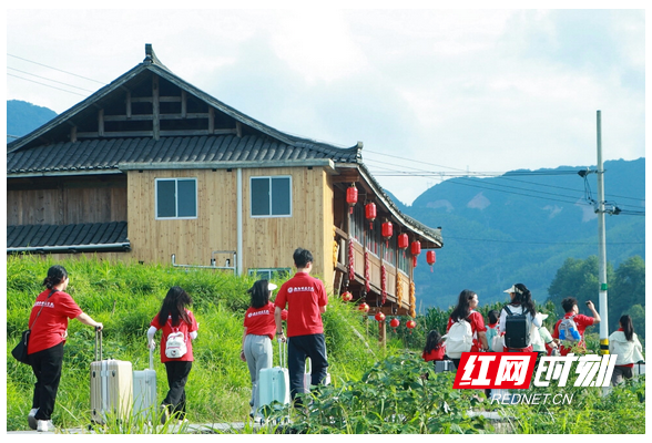 衡阳师范学院“星火筑梦”乡村振兴实践团赴城步苗族自治县开展公益活动