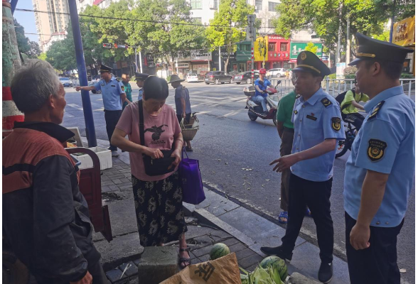 耒阳市综合行政执法局对城区农贸市场周边开展环境专项整治行动