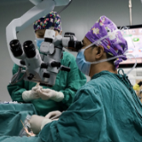 国内自主创新全程视力多焦点全视®Max人工晶体 衡阳爱尔罗维骁完成衡阳地区“首秀”