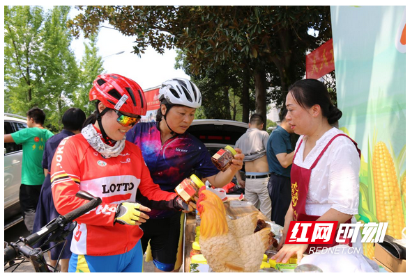 赛事搭台 衡山县特色农副产品展销“土”味十足