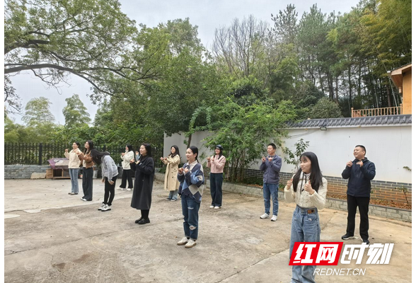 南岳区祝融街道团工委开展青年漫谈团建活动