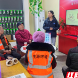 中国电信南岳分公司中心厅举办“寒冬送暖”活动