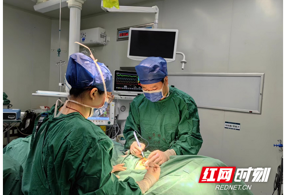 南华附一医院乳甲外科团队成功切除巨大甲状腺肿瘤