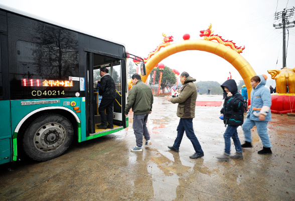 新春走基层｜衡阳市珠晖区：公交通到“家门口” 老百姓乐享其“乘”