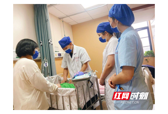 南华医院新生儿科推出“家庭参与式”病房！让早产宝宝感受“家”的温暖
