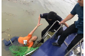 危急！女子落入湘江漂浮十余公里，衡阳水上快警火速救人