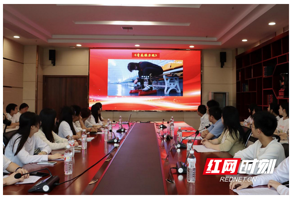 衡阳师范学院召开青年座谈会